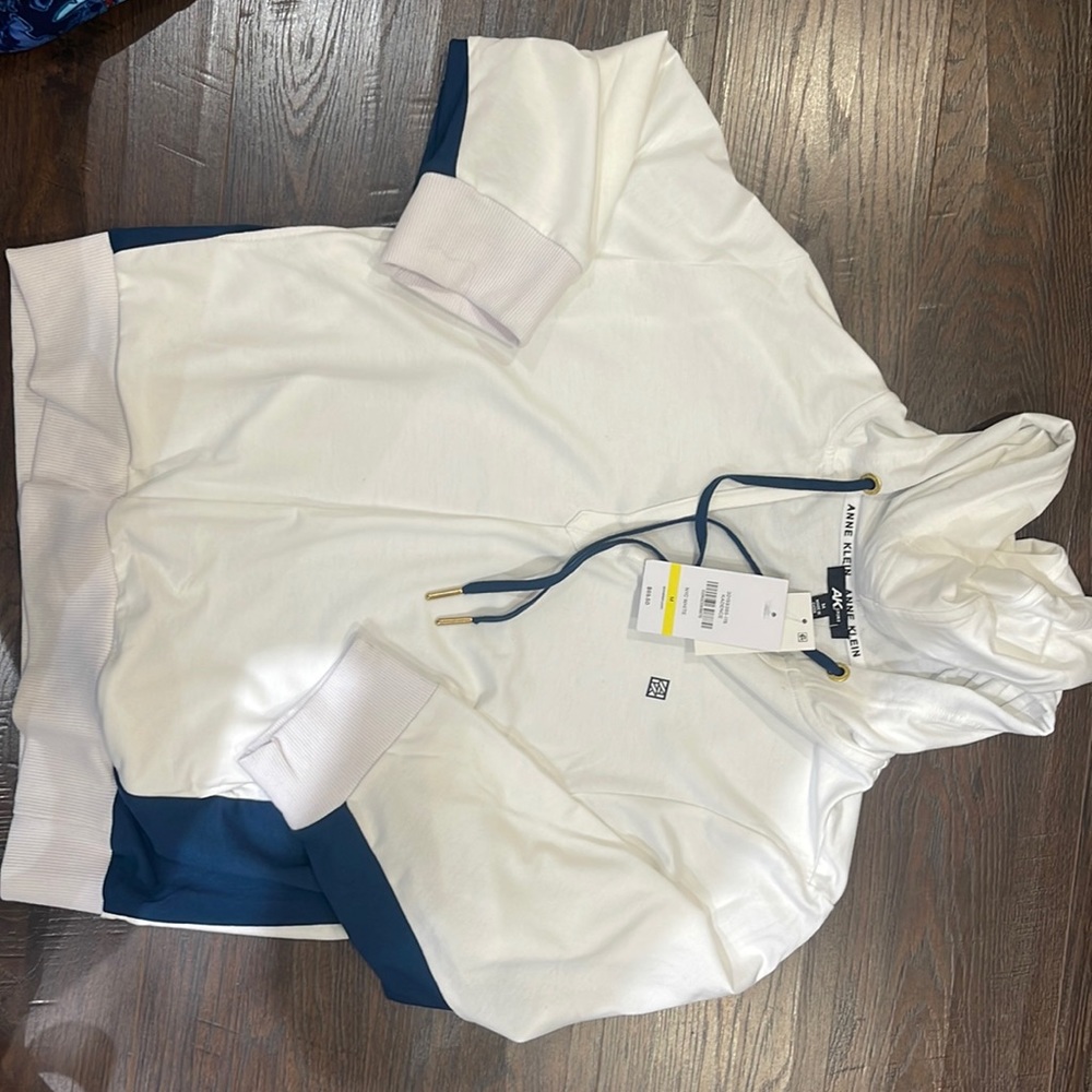 Anne Klein short sleeve sweeter